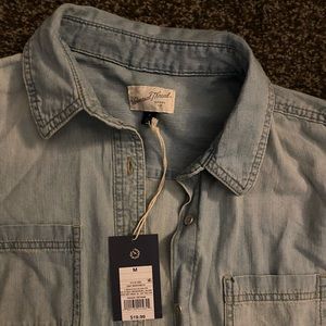 NWT Universal Thread Chambray Boyfriend Shirt